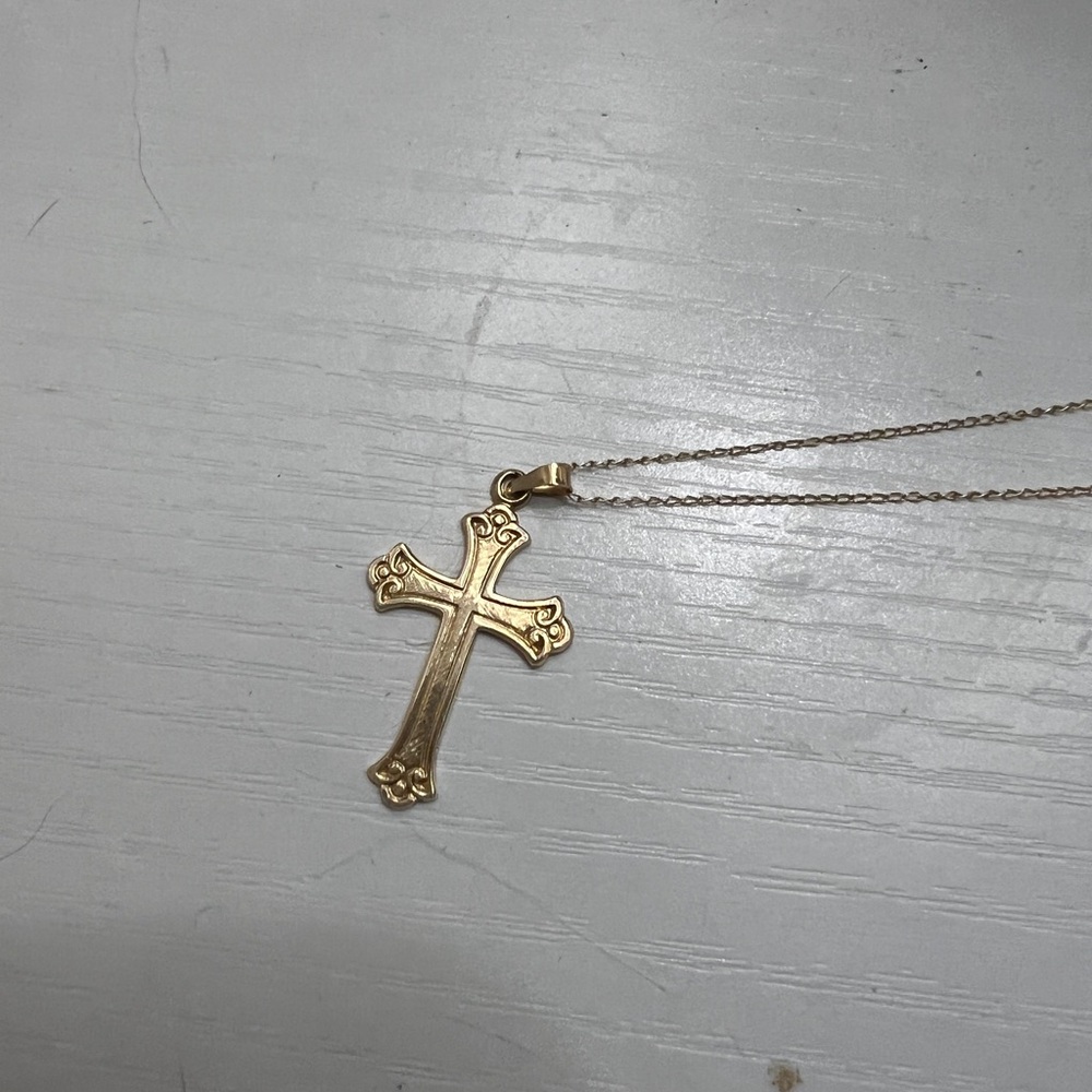 Elegant Gold Cross Pendant Necklace